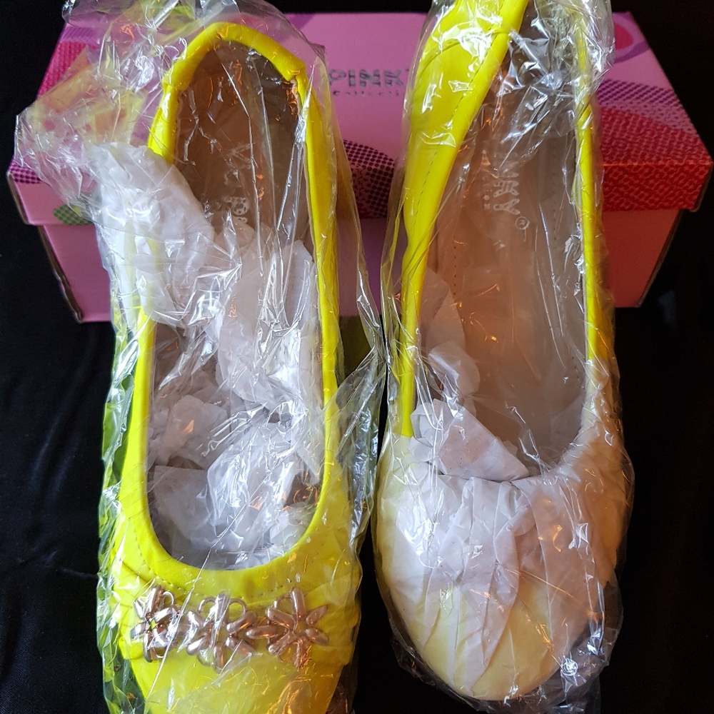 Shoes - Picture 2 of 5